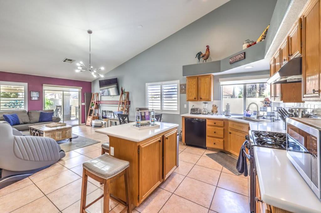 Family Fun For Everyone In Las Vegas- 4 Bedrooms, Billiards, Game Room Henderson Luaran gambar